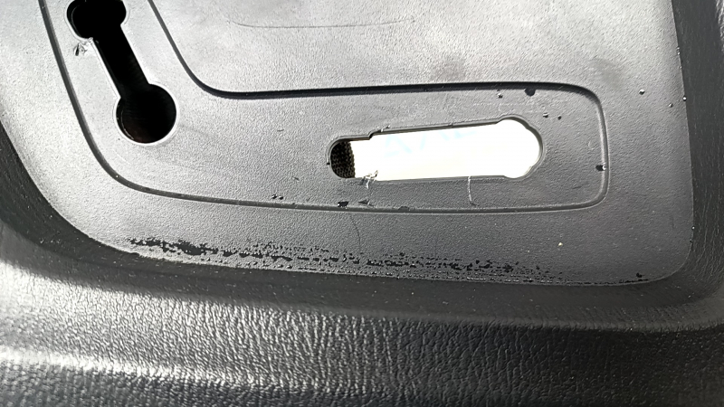 Накладка боковая пассажирского сидения правая Mazda CX-5 19-25 черная, под электро, тычки, сломаны крепления