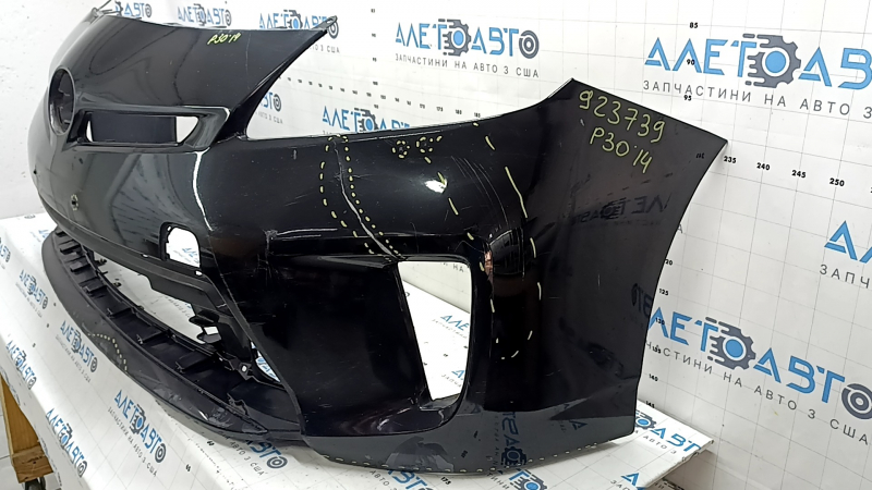 Бампер передний голый Toyota Prius 30 13-15 рест, черный, прижат, надорван, трещина, царапины, надломаны крепления