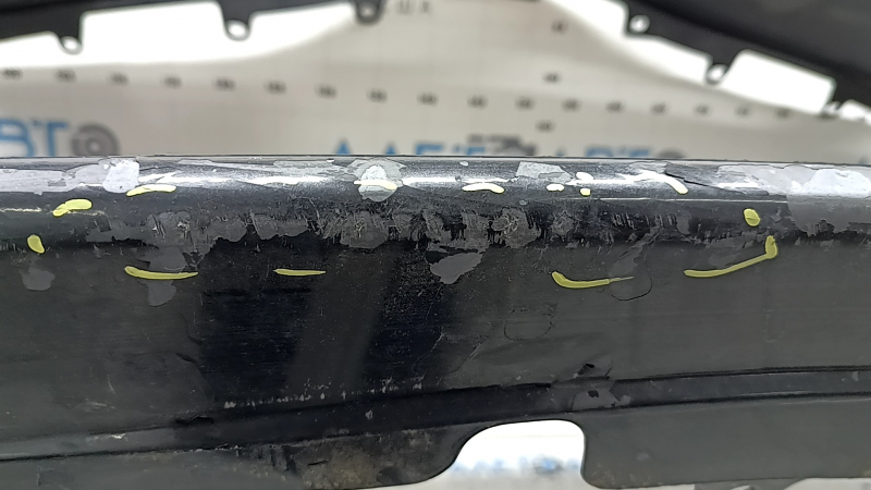 Бампер передний голый Toyota Prius 30 13-15 рест, черный, прижат, надорван, трещина, царапины, надломаны крепления