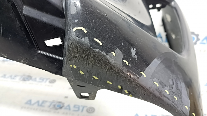 Бампер передний голый Toyota Prius 30 13-15 рест, черный, прижат, надорван, трещина, царапины, надломаны крепления
