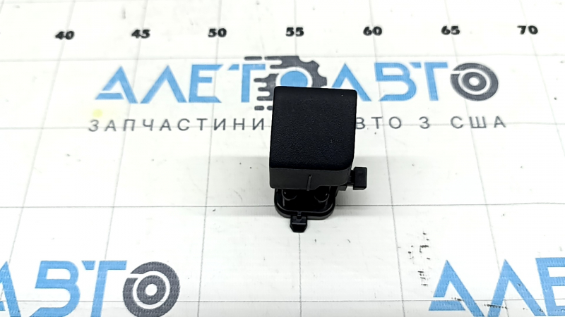 Кнопка открытия перчаточного ящика бардачка нижнего Toyota Prius 30 10-15 черная