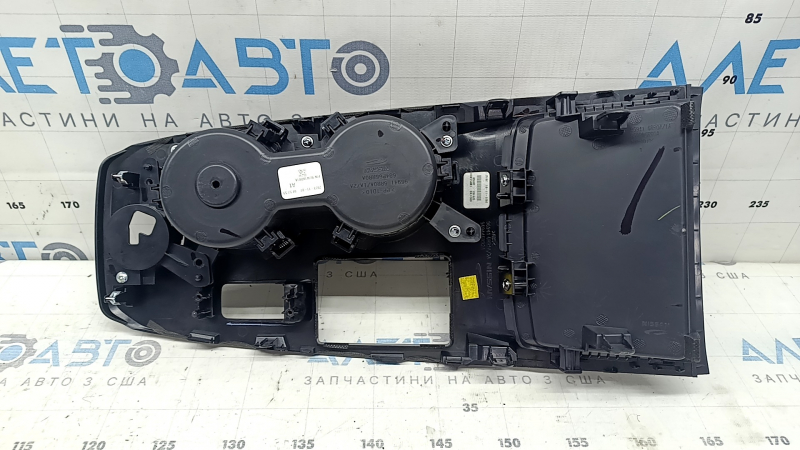 Накладка центральной консоли подстаканник Nissan Rogue 21-26 AWD, черный глянец, царапины