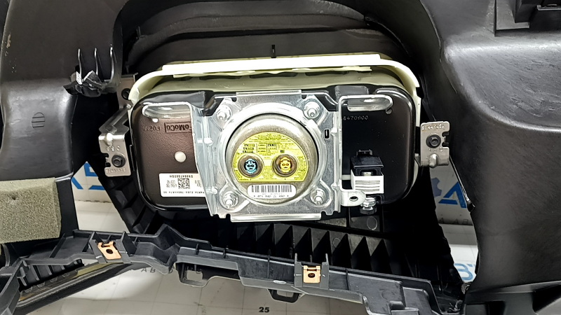 Торпедо передняя панель с AIRBAG Ford Escape MK3 17-19 рест, черная