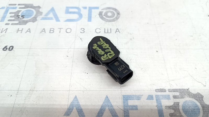 Парктроник заднего бампера Toyota Rav4 16-18 с кольцом