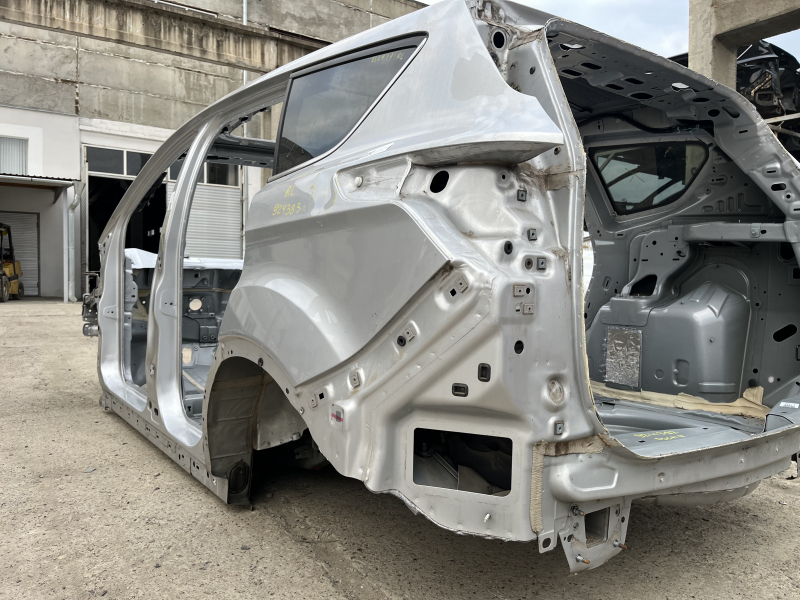 Четверть крыло задняя левая Ford Escape MK3 13-19 на кузове, серебро, вмятина