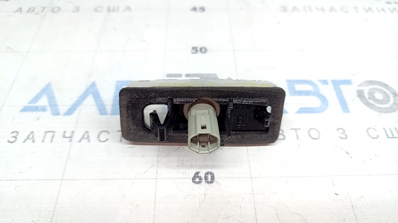 Подсветка номера двери багажника правая Toyota Rav4 16-18