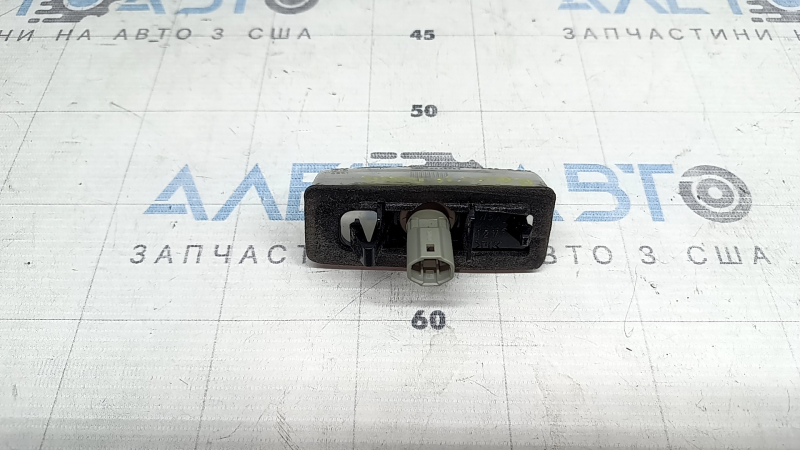 Подсветка номера двери багажника левая Toyota Rav4 16-18