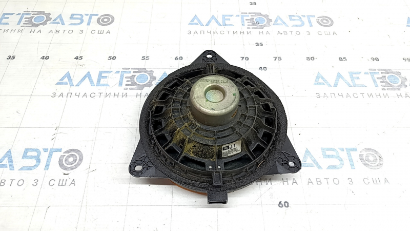 Динамик дверной передний правый Toyota Rav4 13-18 JBL
