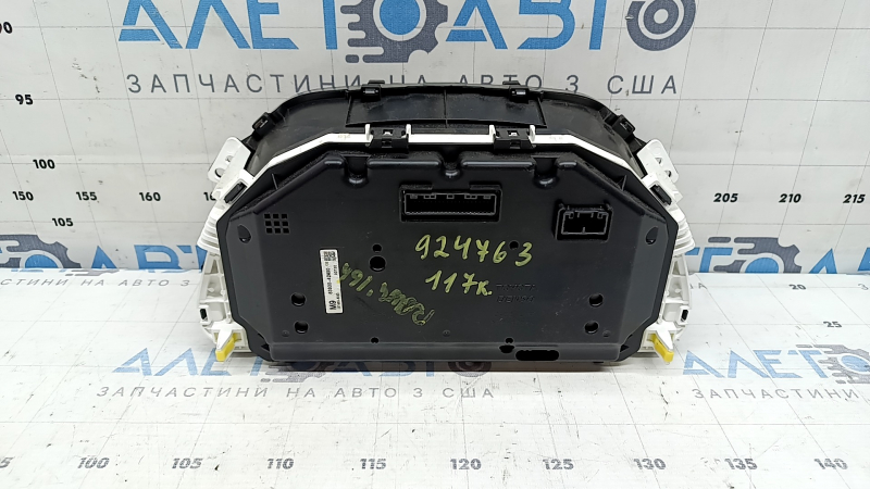 Щиток приборов Toyota Rav4 16-18 hybrid 117к, царапины, сломана защелка, надлом защелки