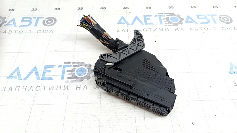 Фишка на блок ECU компьютер двигателя Toyota Rav4 16-18 hybrid hybrid AWD большая