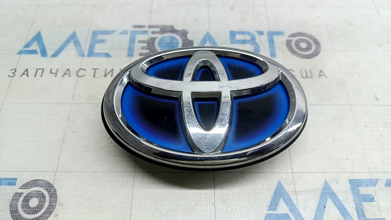 Эмблема логотип TOYOTA двери багажника Toyota Rav4 16-18 hybrid, сломана направляющая