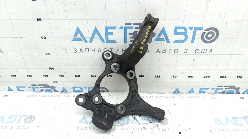 Цапфа передняя правая Toyota Rav4 13-18 ржавая