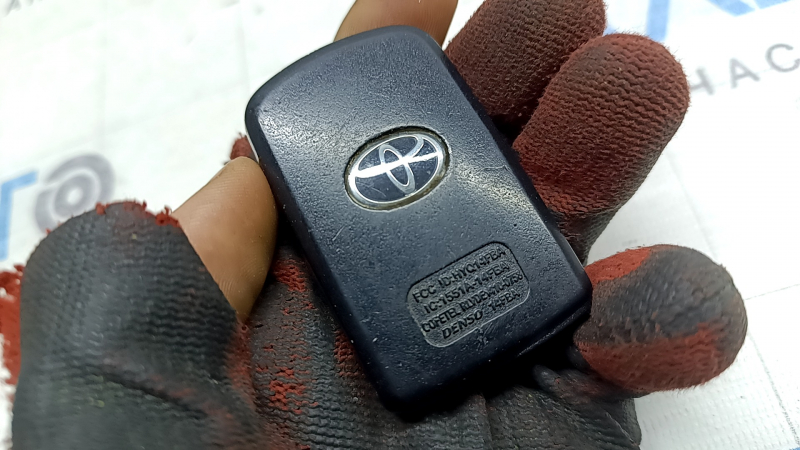 Ключ Toyota Rav4 13-18 keyless, 4 кнопки, тычки, царапины