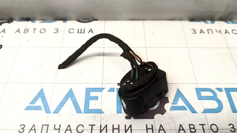 Фишка передней фары правая Volvo XC90 16-22 LED 5 пинов