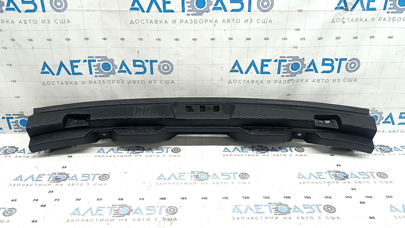 Накладка проема багажника Ford Edge 15-24 черная, царапины, сломаны крепления