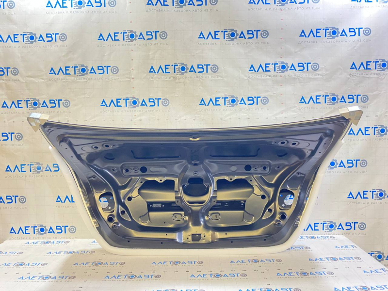 Крышка багажника Toyota Camry v70 18-24 под спойлер
