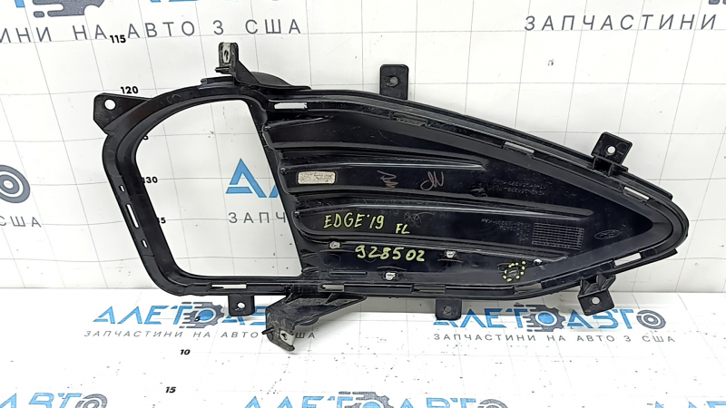 Решетка переднего бампера левая Ford Edge 19-24 под ПТФ, черный глянец с хром молдингом, надломано крепление