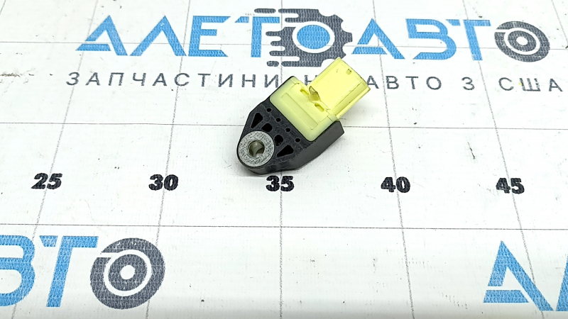 Датчик подушки безопасности задний правый Lexus CT200h 15-17