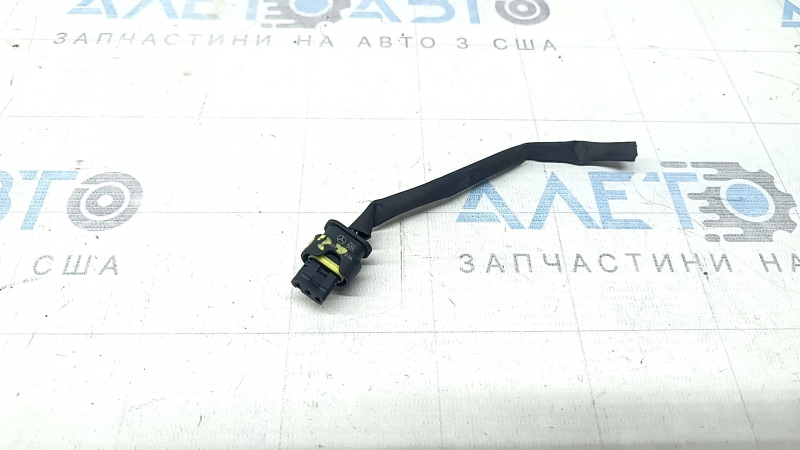 Фишка на датчик замка капота Mercedes H247 GLA 20-26