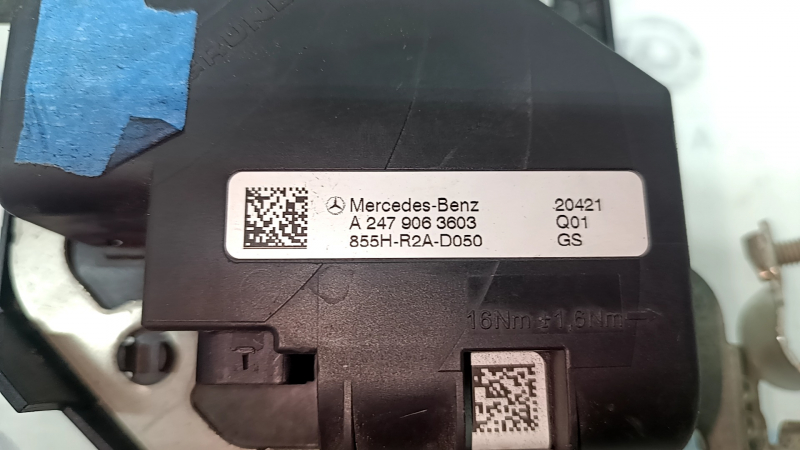Клемма плюсовая Mercedes H247 GLA 20-23 с распределительной плитой