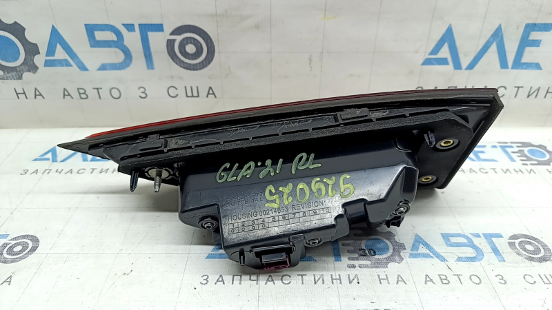 Фонарь внутренний дверь багажника левый Mercedes H247 GLA 20-23 LED, разбито стекло