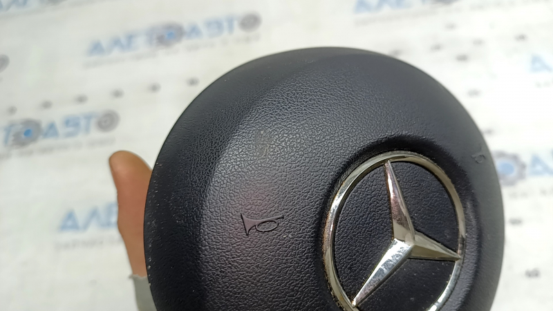 Подушка безопасности airbag в руль водительская Mercedes H247 GLA 20-23 черная, потерта