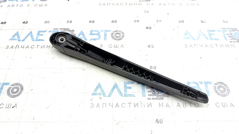 Поводок дворника задний Mercedes H247 GLA 20-26 с заглушкой