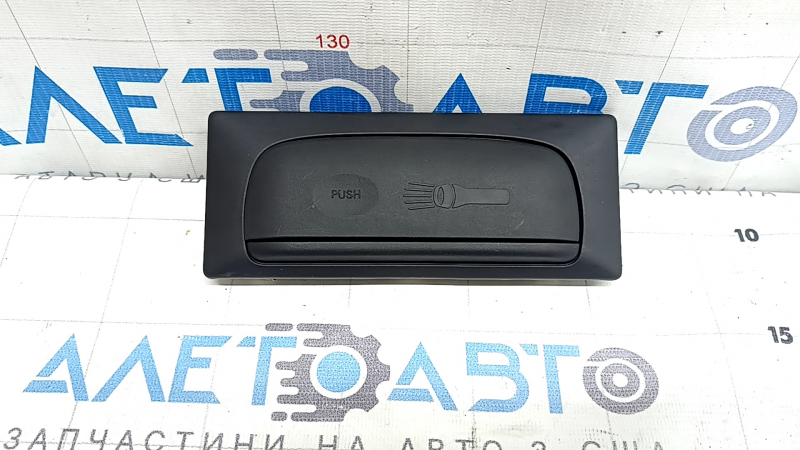 Фонарик обшивки арки багажника левой Jeep Grand Cherokee WK2 15-17 с корпусом