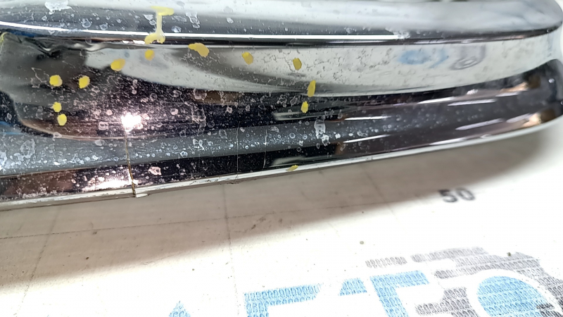 Накладка губы заднего бампера Mercedes H247 GLA 20-26 хром, треснута, царапины, вздулся хром