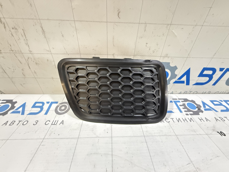Заглушка нижней решетки переднего бампера под накладку левая Jeep Grand Cherokee WK2 14-21