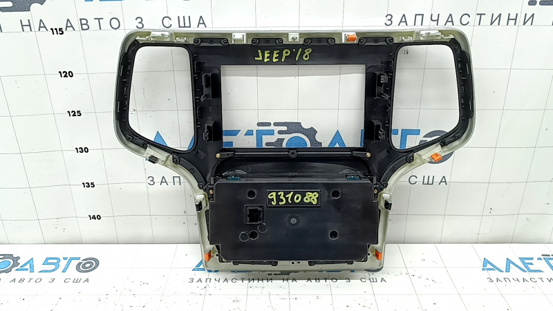Управление климат-контролем Jeep Grand Cherokee WK2 17-17 под монитор 8.4", серая с хром, под Park Assist, и удержание полосы, запилена рамка