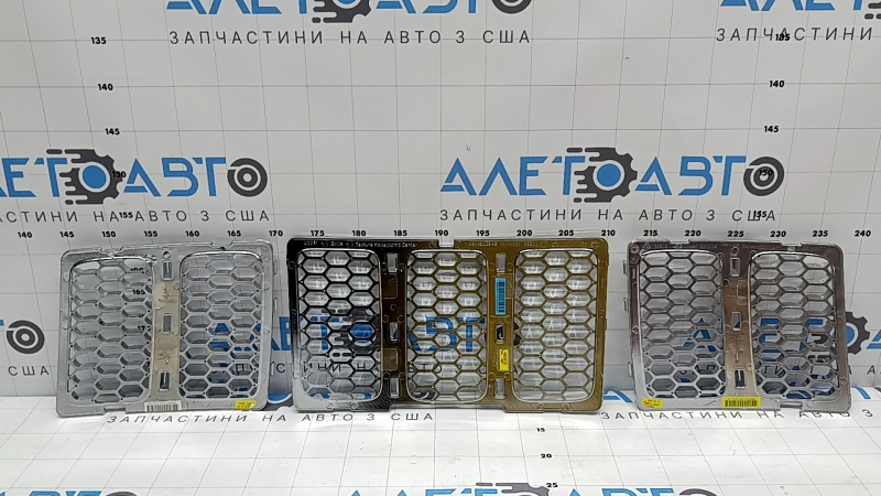 Решетка радиатора Jeep Grand Cherokee WK2 14-16 соты хром
