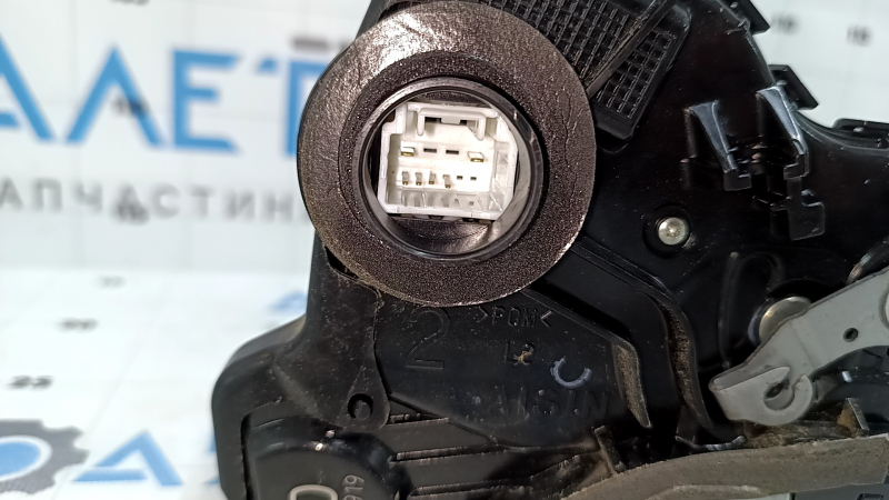 Замок двери передней левой Toyota Rav4 13-18 keyless