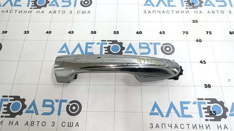 Ручка двери внешняя передняя левая Toyota Rav4 16-18 keyless, хром, царапины