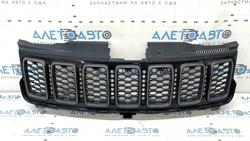 Решетка радиатора grill Jeep Grand Cherokee WK2 17-22 в сборе соты серые, обрамление черный глянец, песок