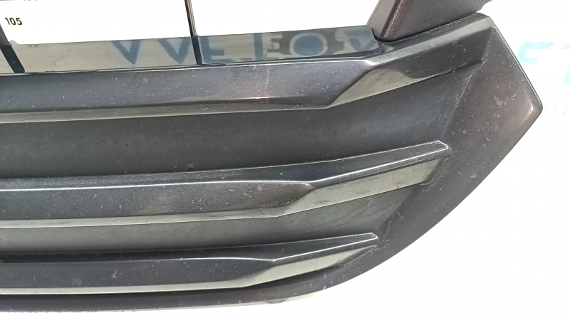 Решетка радиатора grill Honda Insight 19-22 в сборе с эмблемой, сколы, потерта