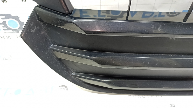 Решетка радиатора grill Honda Insight 19-22 в сборе с эмблемой, сколы, потерта