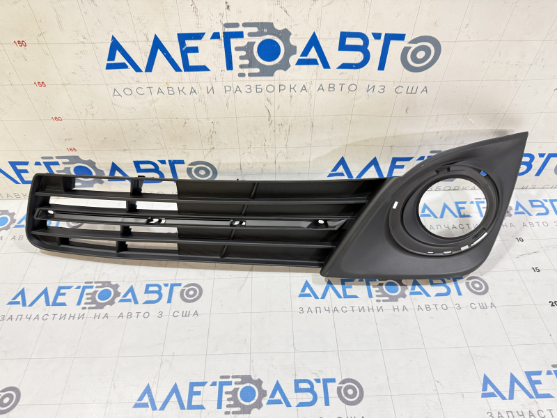 Решетка переднего бампера левая Toyota Camry v50 12-14 usa SE под птф без хром молдингов