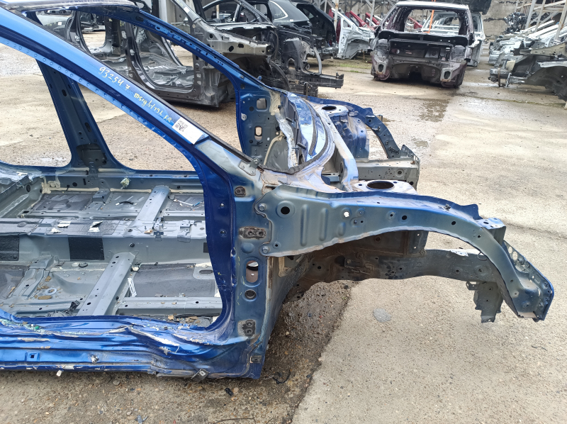 Четверть передняя правая Honda Insight 19-22 на кузове, синяя, замята