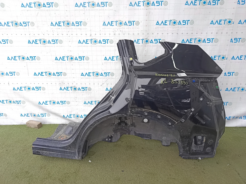 Кузов-жесть автомобиля Nissan Rogue 2021-2026, без дефектов, черного цвета.