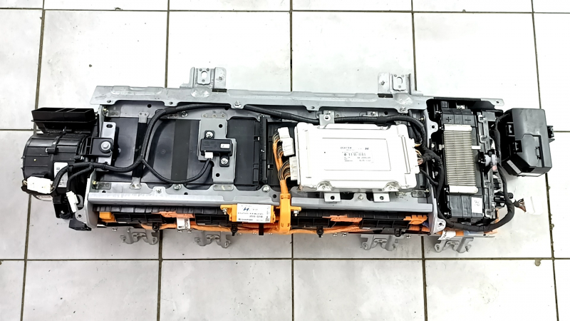 Аккумуляторная батарея ВВБ в сборе Kia Niro 17-19 HEV, 179к, 233V в сборе с 12в акб, вздулась акб 12В