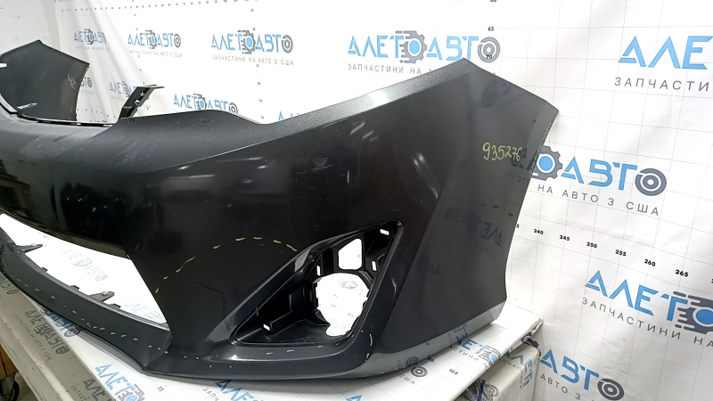 Бампер передний голый Toyota Camry v50 12-14 usa LE XLE, графит, сколы, царапины, надломаны крепления, прижат, надрыв