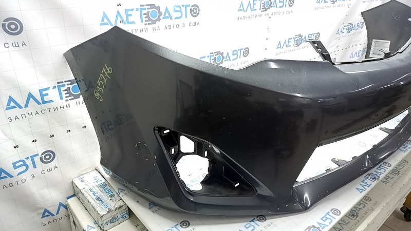 Бампер передний голый Toyota Camry v50 12-14 usa LE XLE, графит, сколы, царапины, надломаны крепления, прижат, надрыв