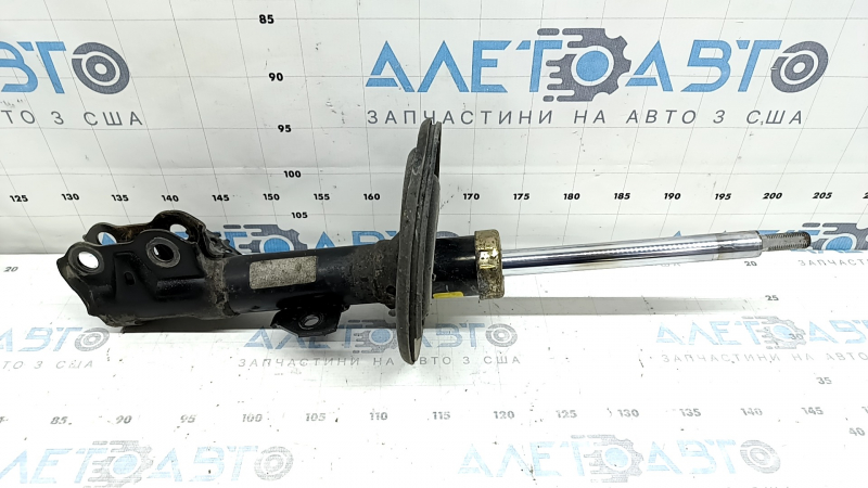 Амортизатор передний левый Toyota Camry v50 12-13 usa LE, XLE