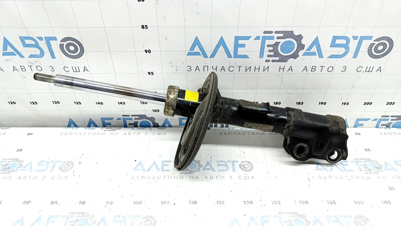 Амортизатор передний левый Toyota Camry v50 12-13 usa LE, XLE