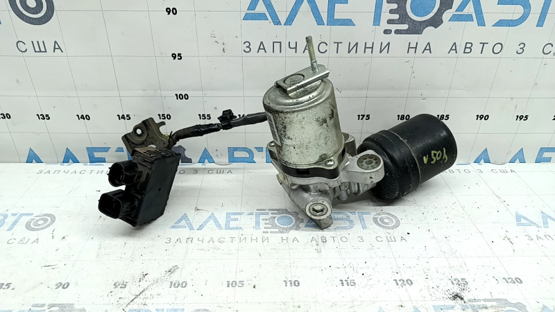 Главный тормозной цилиндр для Toyota Camry 2012-2014 в хорошем состоянии.