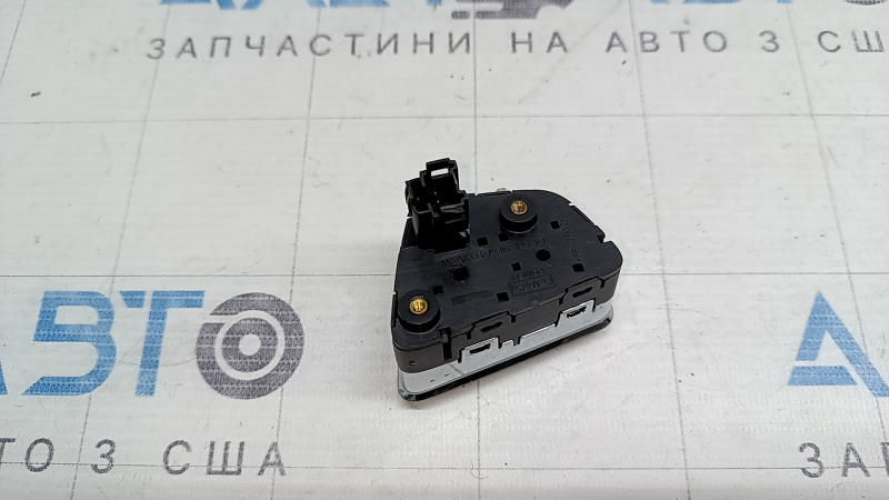 Кнопки управления на руле левые верхние Lincoln MKZ 13-20 хром, царапина