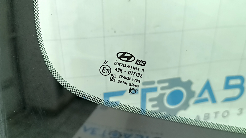 Лобовое стекло Hyundai Tucson 22-24 под камеру и датчик влажности, воздух по кромке, песок