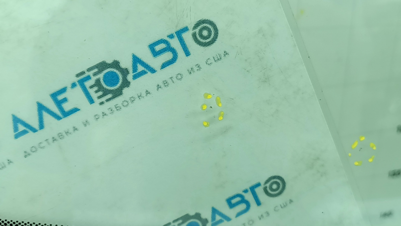 Лобовое стекло Hyundai Tucson 22-24 под камеру и датчик влажности, воздух по кромке, песок