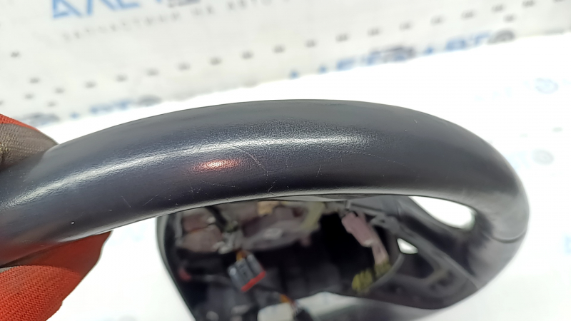 Руль голый Lincoln MKZ 13-20 кожа черная, с подогревом, царапины, потерт